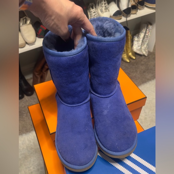 Ugg - Picture 4 of 4